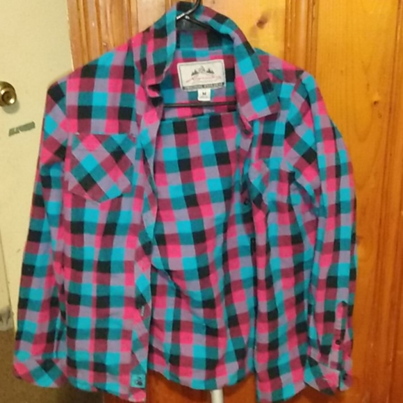 WhiteTail Button Down Shirt - Picture 1 of 3